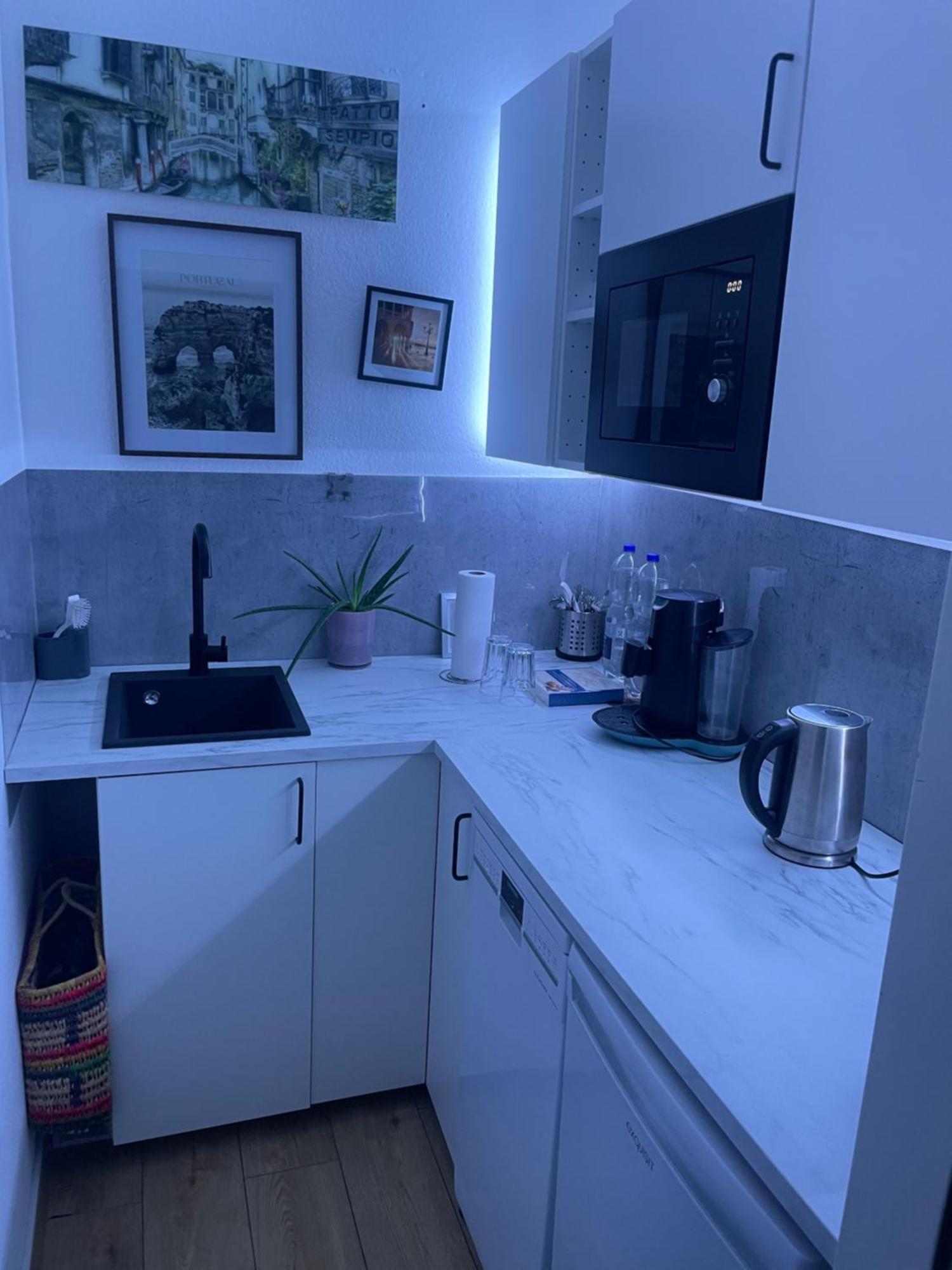 4 Min Naehe Von Hbf Und Dom Mit Garten ,balkon & Office Keulen